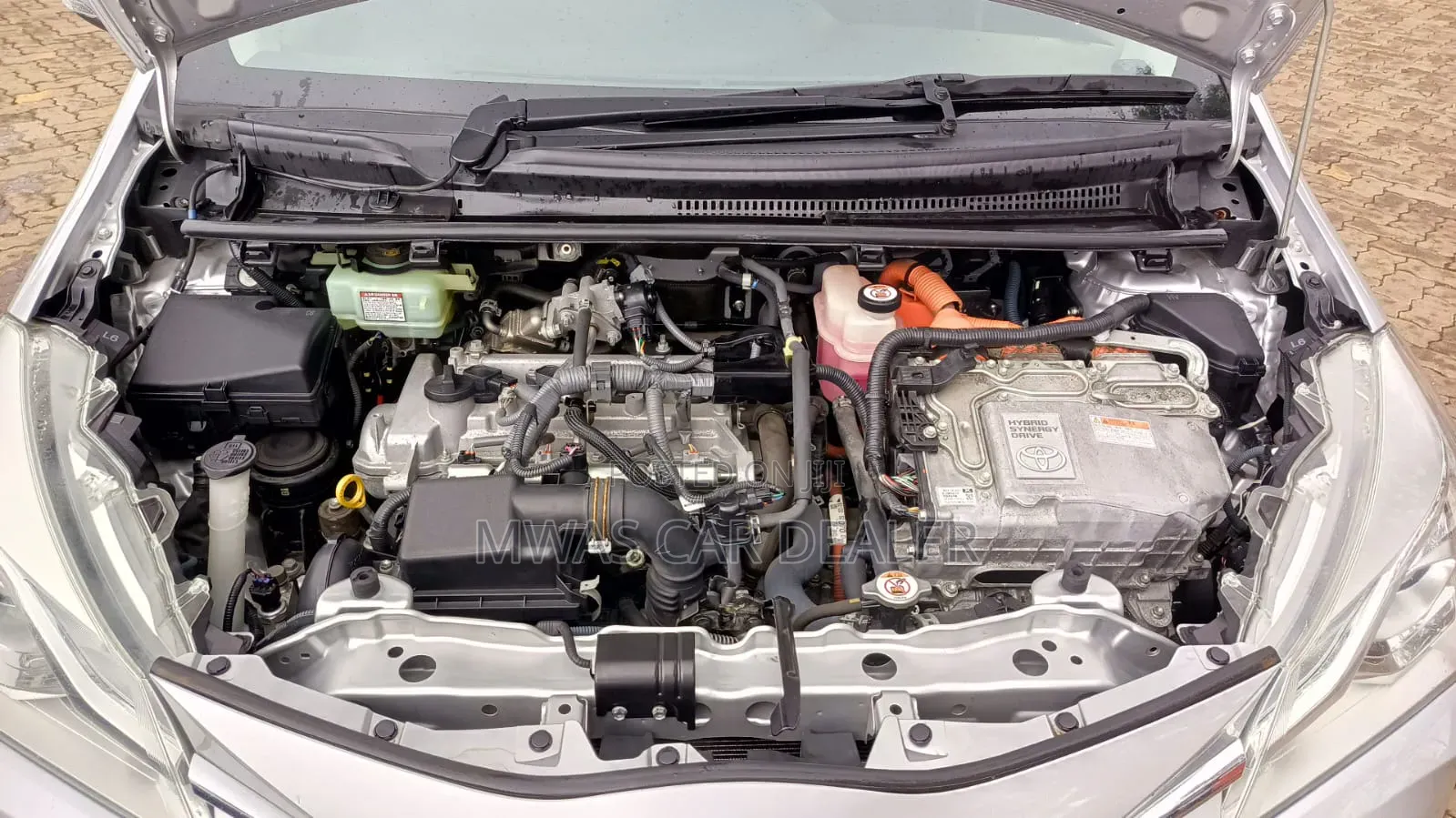 Toyota Vitz 2018 Silver