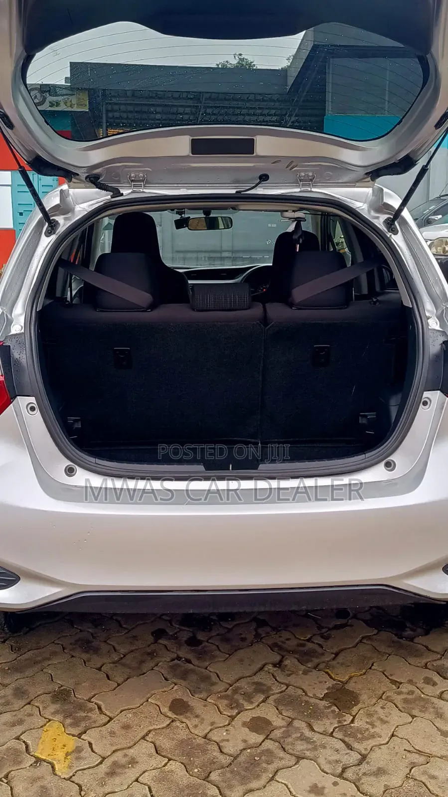 Toyota Vitz 2018 Silver