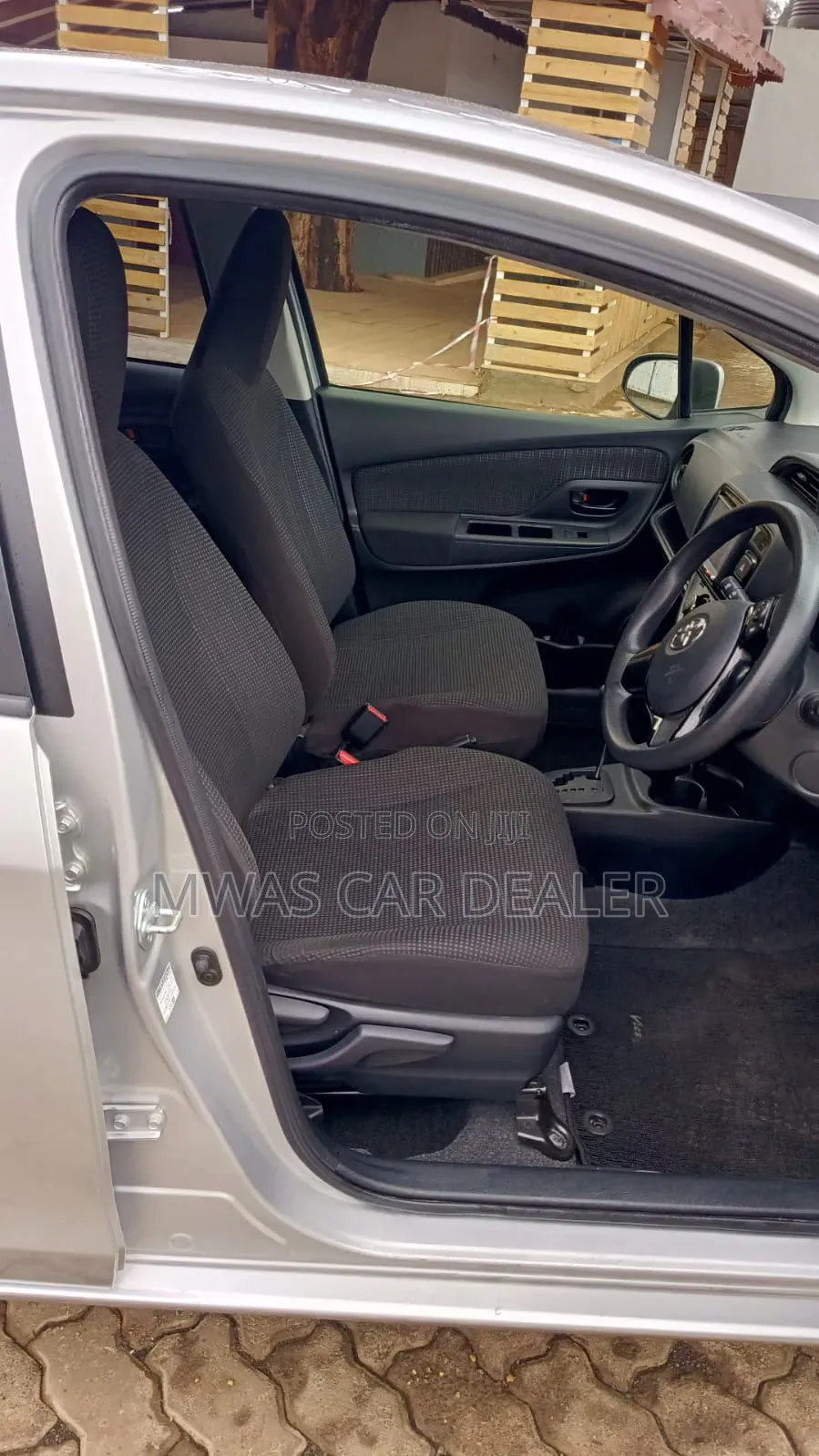 Toyota Vitz 2018 Silver