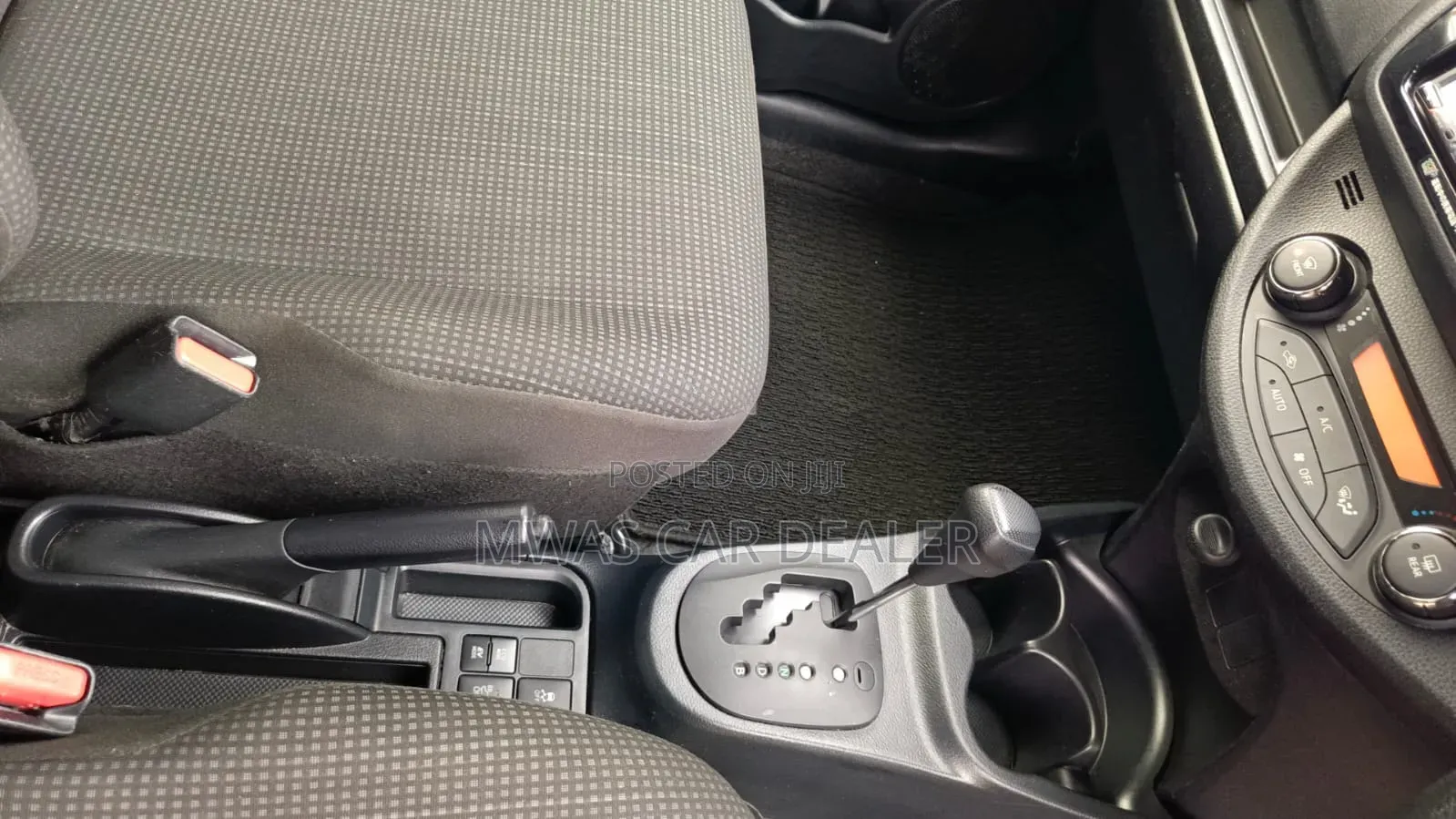 Toyota Vitz 2018 Silver