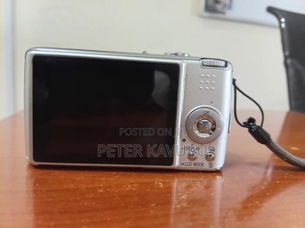 Panasonic Lumix DMC Fx01 Camera - thumbnail 2