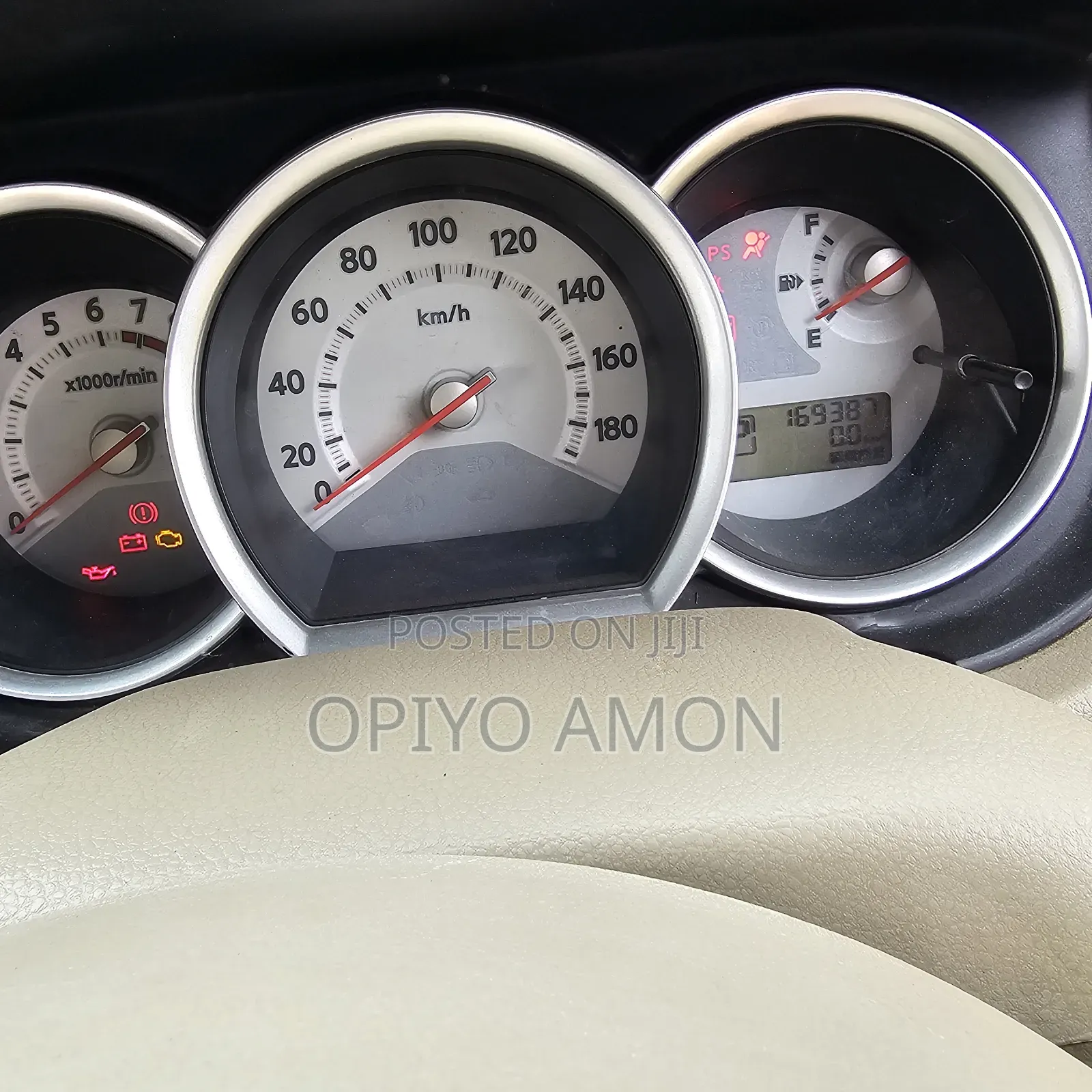 Nissan Tiida 2010 Yellow
