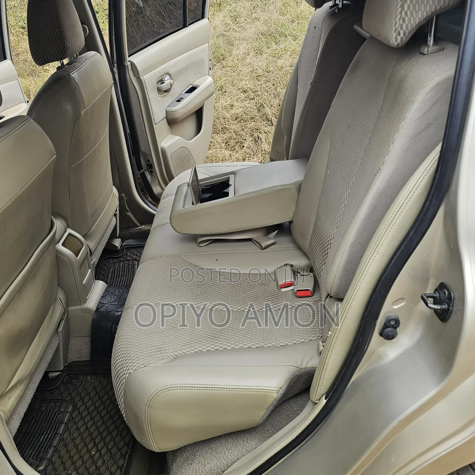 Nissan Tiida 2010 Yellow