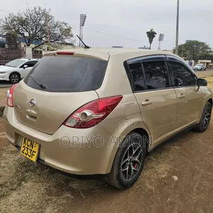 Nissan Tiida 2010 Yellow