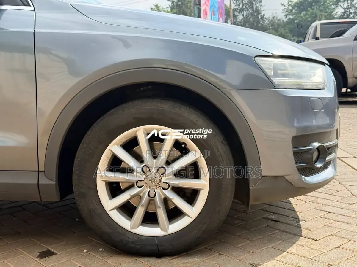 Audi Q3 2012 Gray