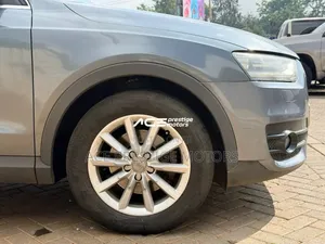 Audi Q3 2012 Gray