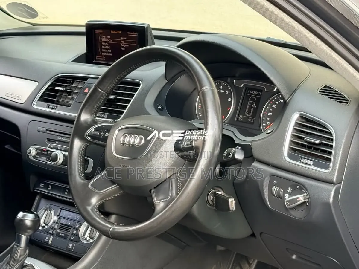 Audi Q3 2012 Gray
