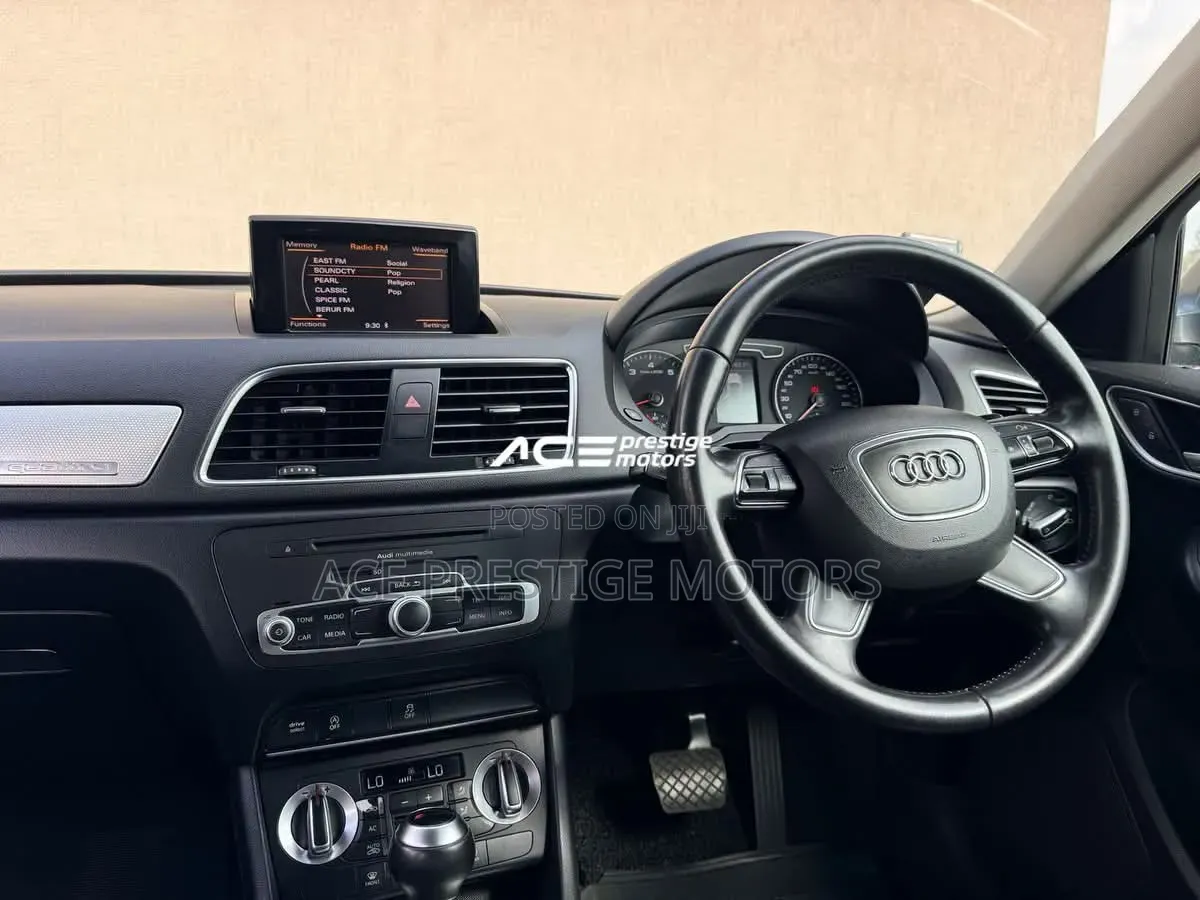 Audi Q3 2012 Gray