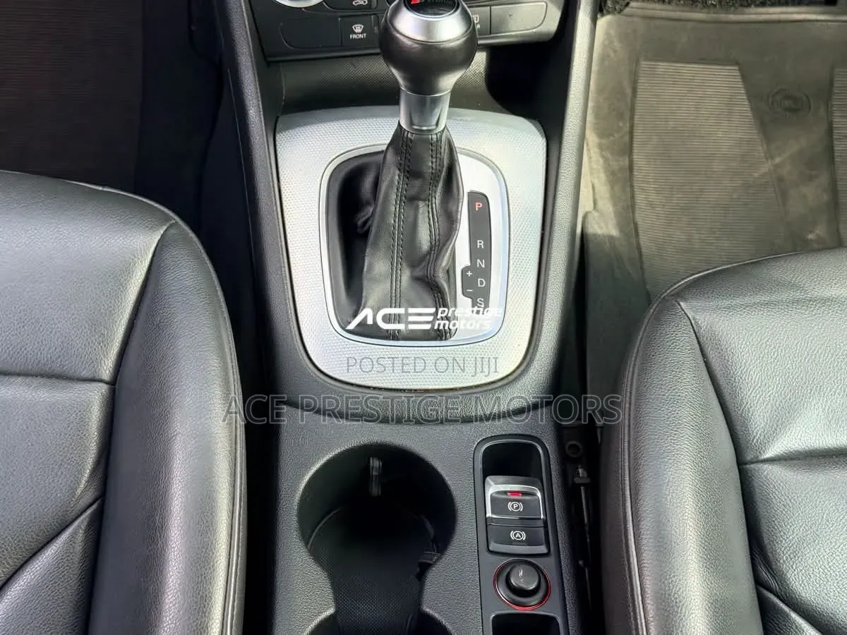 Audi Q3 2012 Gray