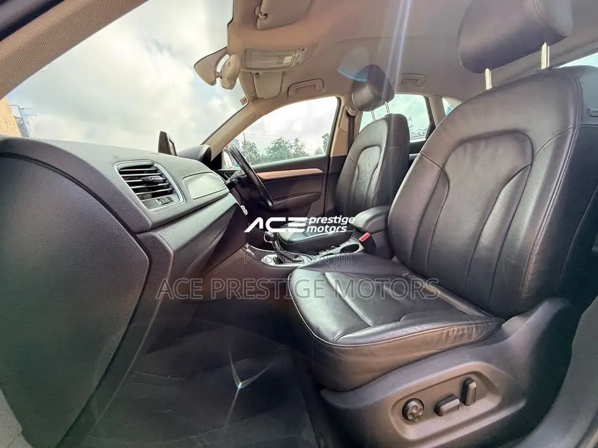 Audi Q3 2012 Gray