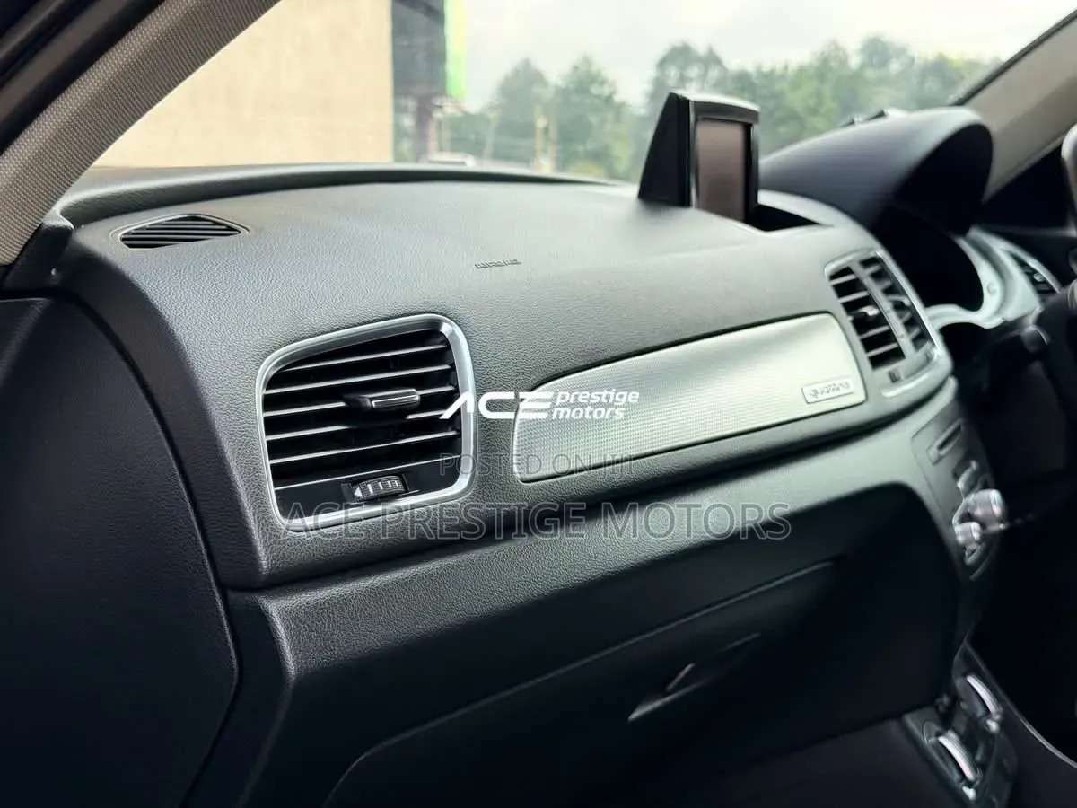 Audi Q3 2012 Gray