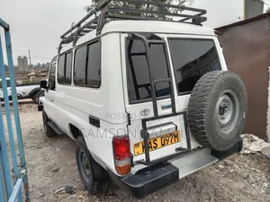 Toyota Land Cruiser 2004 White