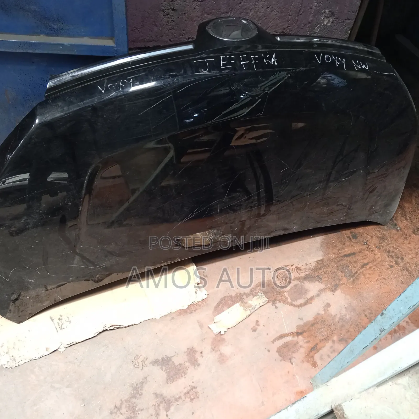 Voxy 2015 Bonnet