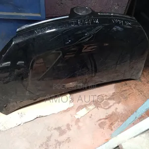 Voxy 2015 Bonnet