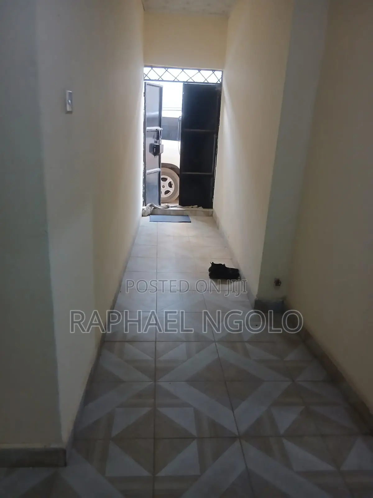 8bdrm Bungalow in Bombolulu for sale