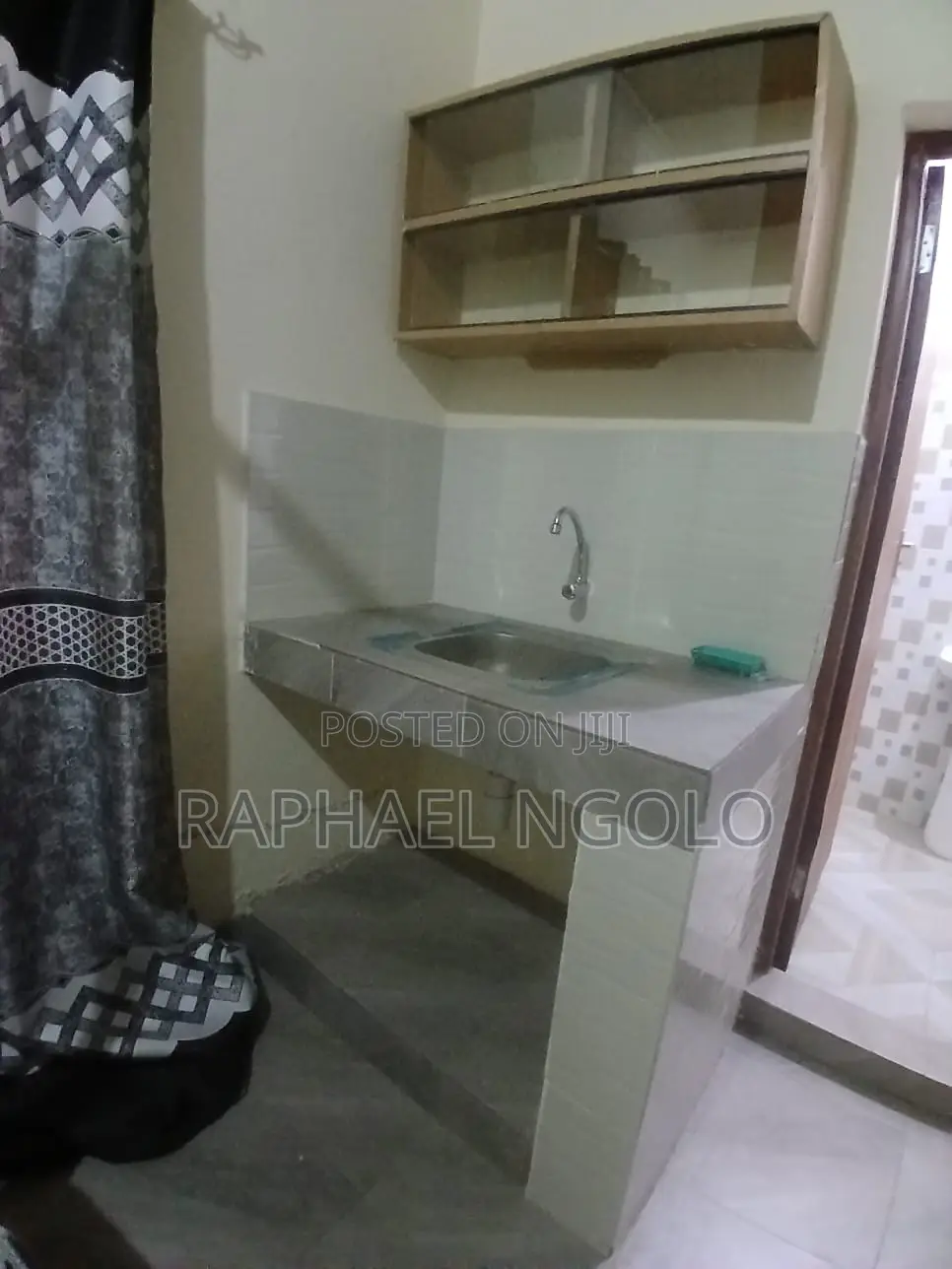 8bdrm Bungalow in Bombolulu for sale