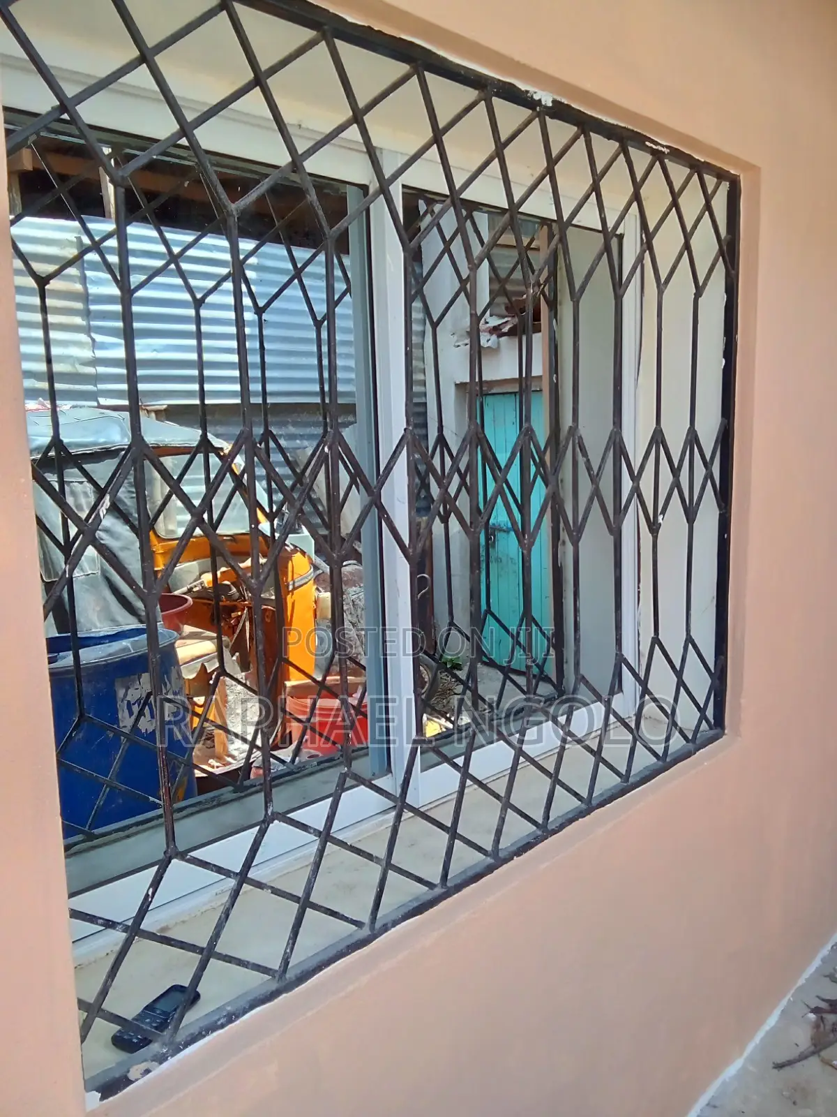 8bdrm Bungalow in Bombolulu for sale