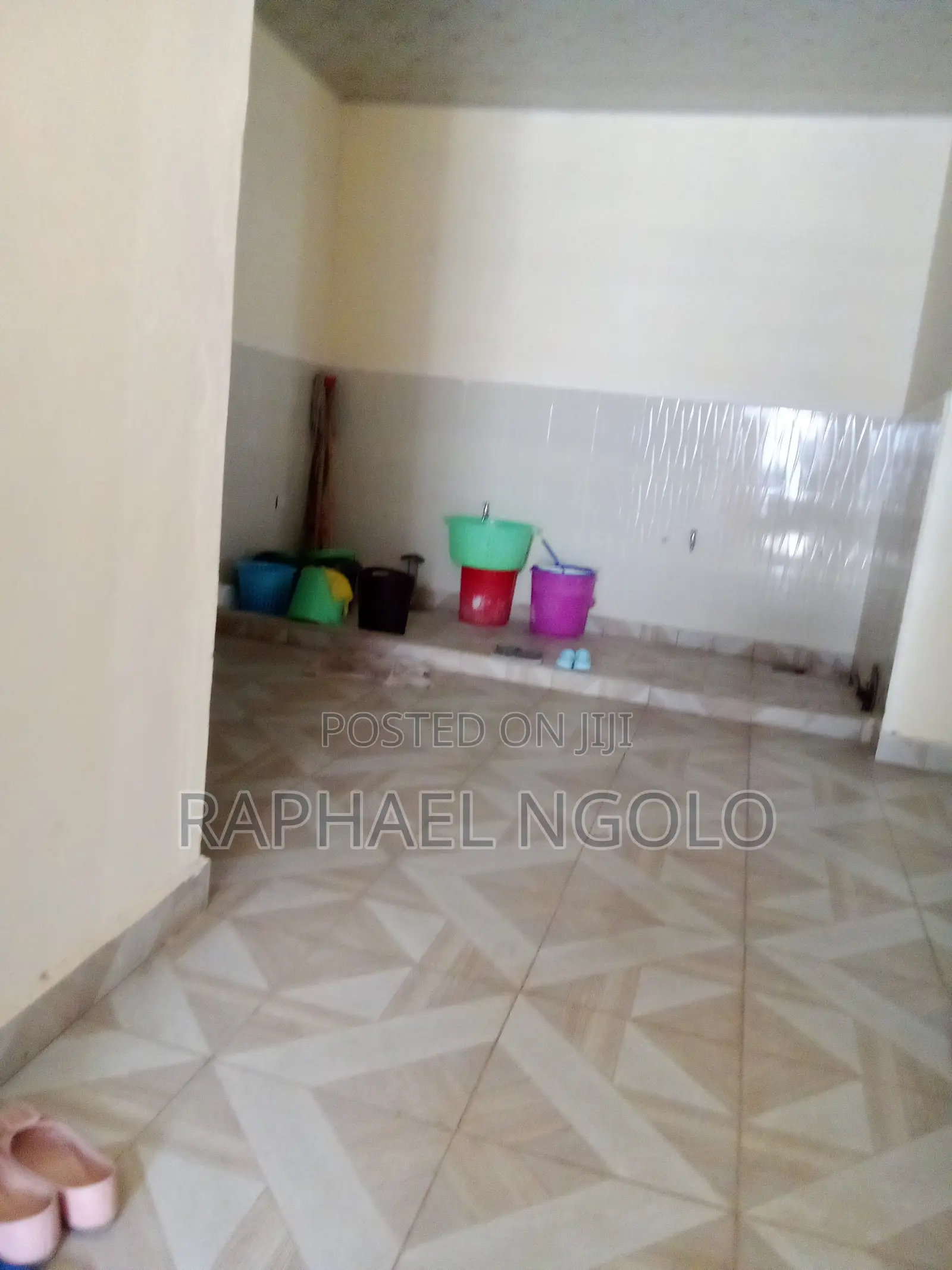 8bdrm Bungalow in Bombolulu for sale