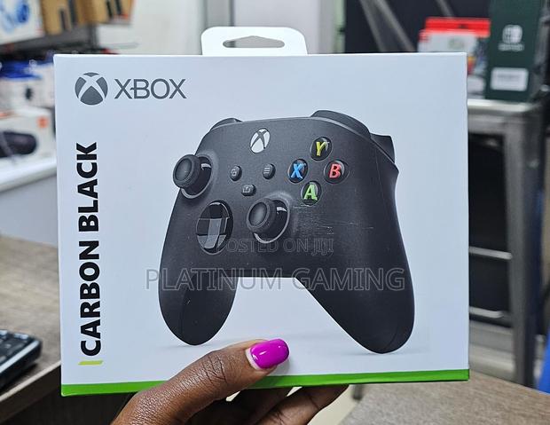 Xbox Wireless Controller in Carbon Black - main view