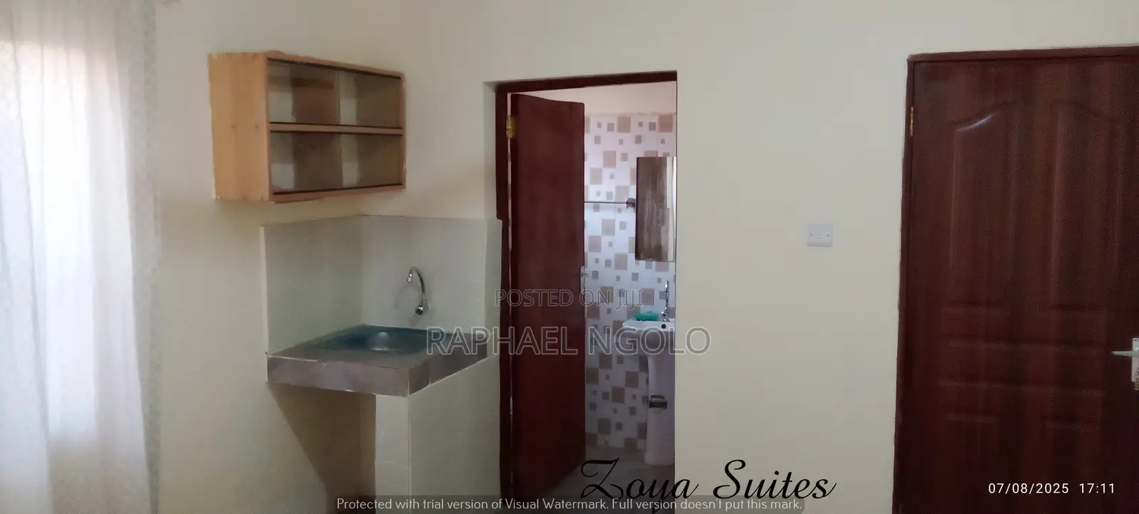 8bdrm Bungalow in Bombolulu for sale