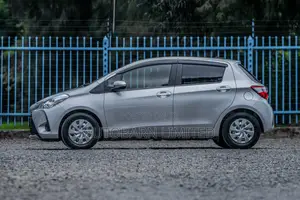 Toyota Vitz 1.0 FWD 5dr 2019 Silver