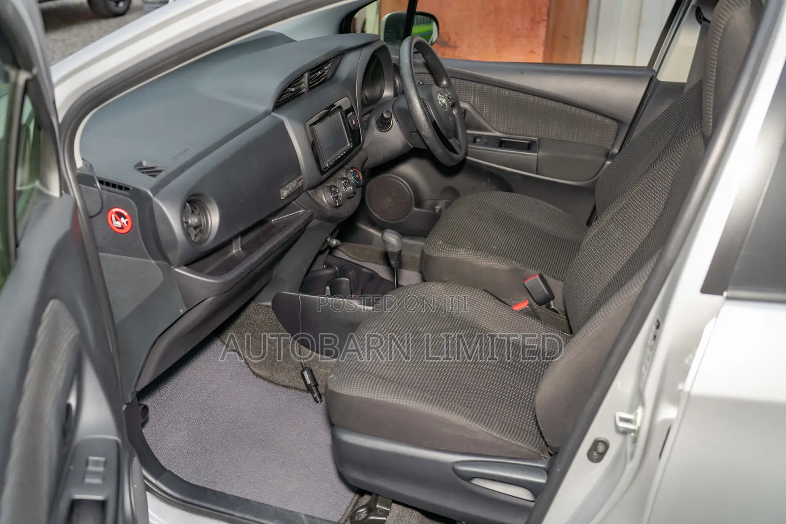 Toyota Vitz 1.0 FWD 5dr 2019 Silver
