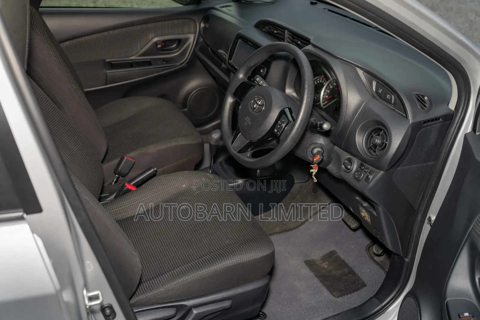 Toyota Vitz 1.0 FWD 5dr 2019 Silver