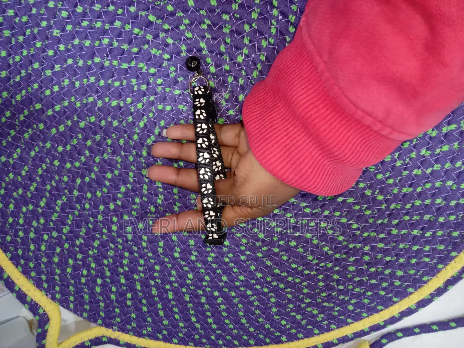 Medium Puppy Paw-Print Collar