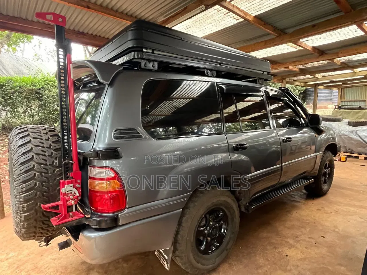 Toyota Land Cruiser 2001 Gray