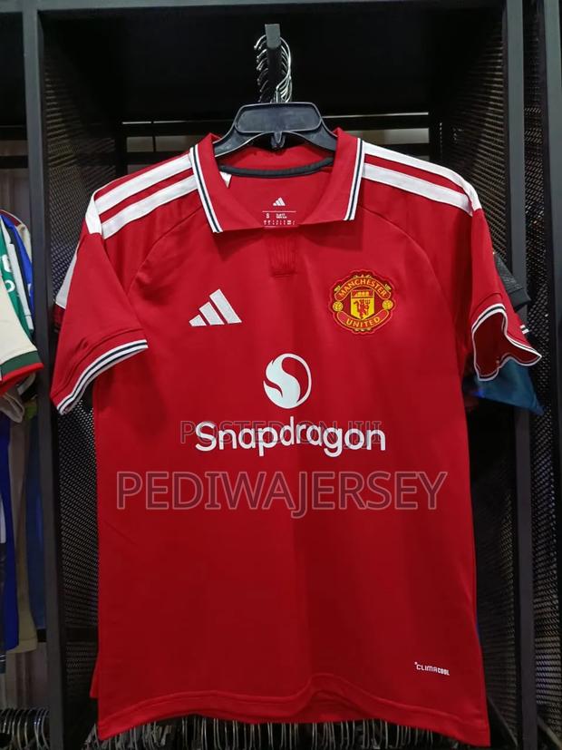 Manchester United Home Kit - thumbnail 2