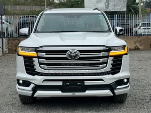 Toyota Land Cruiser 2023 White