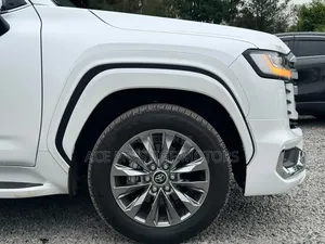 Toyota Land Cruiser 2023 White