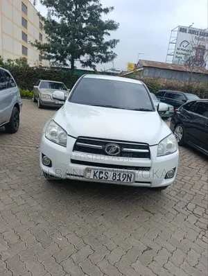 Toyota RAV4 2011 White
