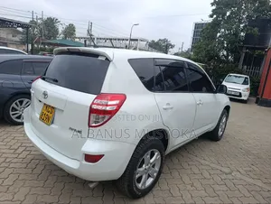 Toyota RAV4 2011 White