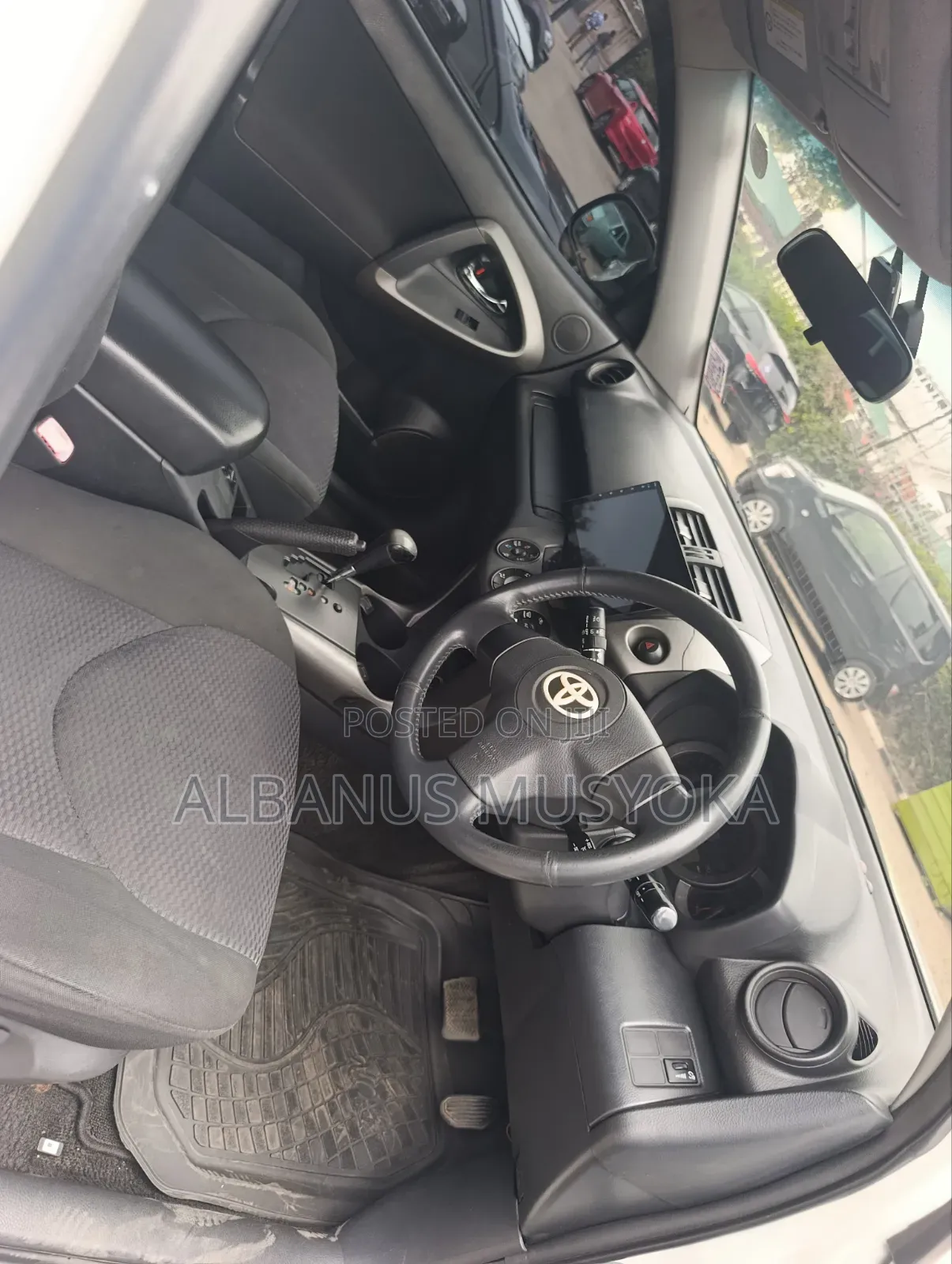 Toyota RAV4 2011 White