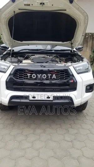 Toyota Hilux 2022 White