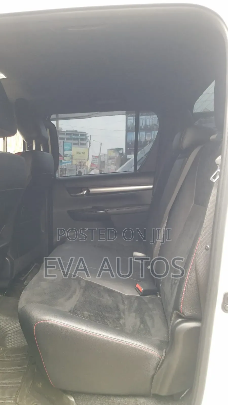 Toyota Hilux 2022 White