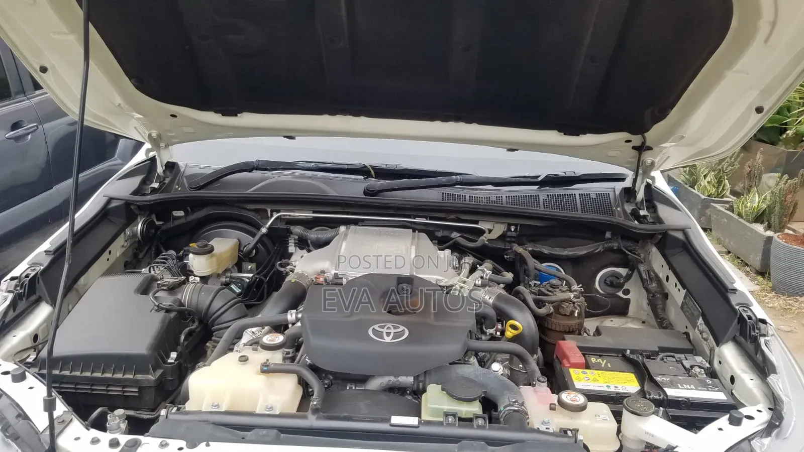 Toyota Hilux 2022 White