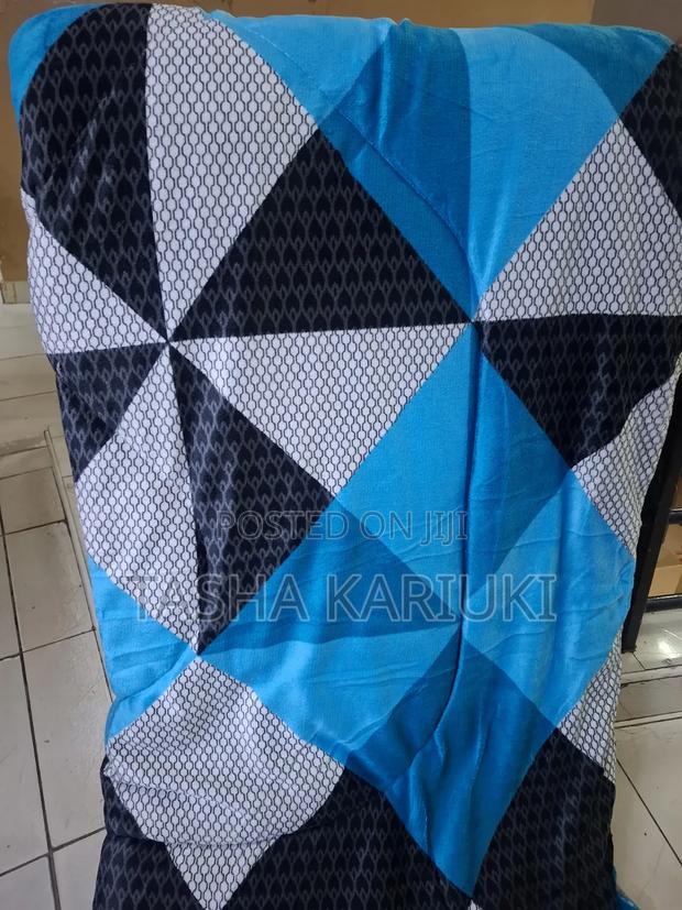 Luxury Single Woolen Comforter – Warm Lightweight - main view