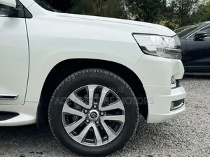 Toyota Land Cruiser Prado 2019 White