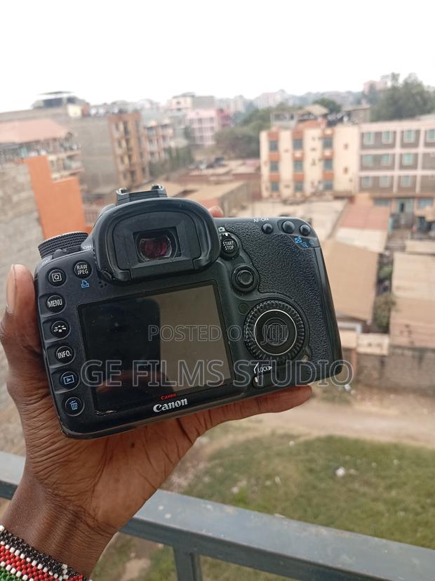 Canon Eos 7D Body Only (Free CF Adapter, Battery and Charger ) - main view