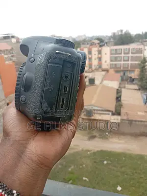 Canon Eos 7D Body Only (Free CF Adapter, Battery and Charger )