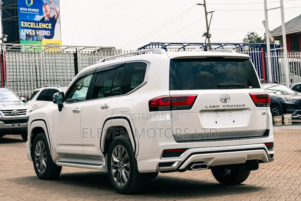 Toyota Land Cruiser 2023 White