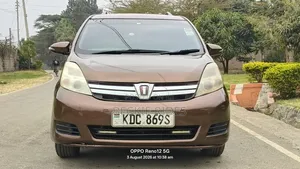 Toyota ISIS 2014 Brown
