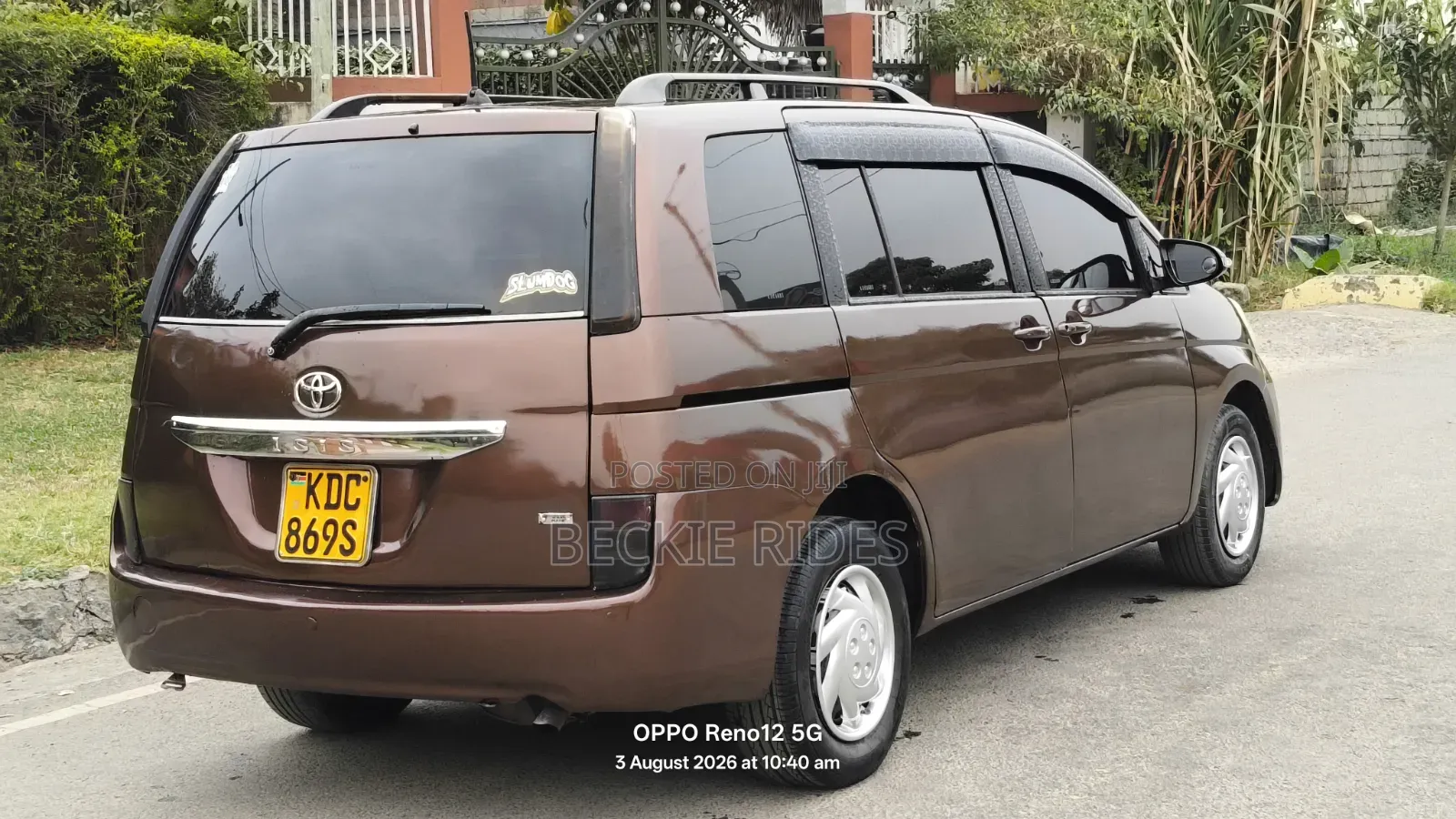 Toyota ISIS 2014 Brown