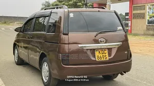 Toyota ISIS 2014 Brown