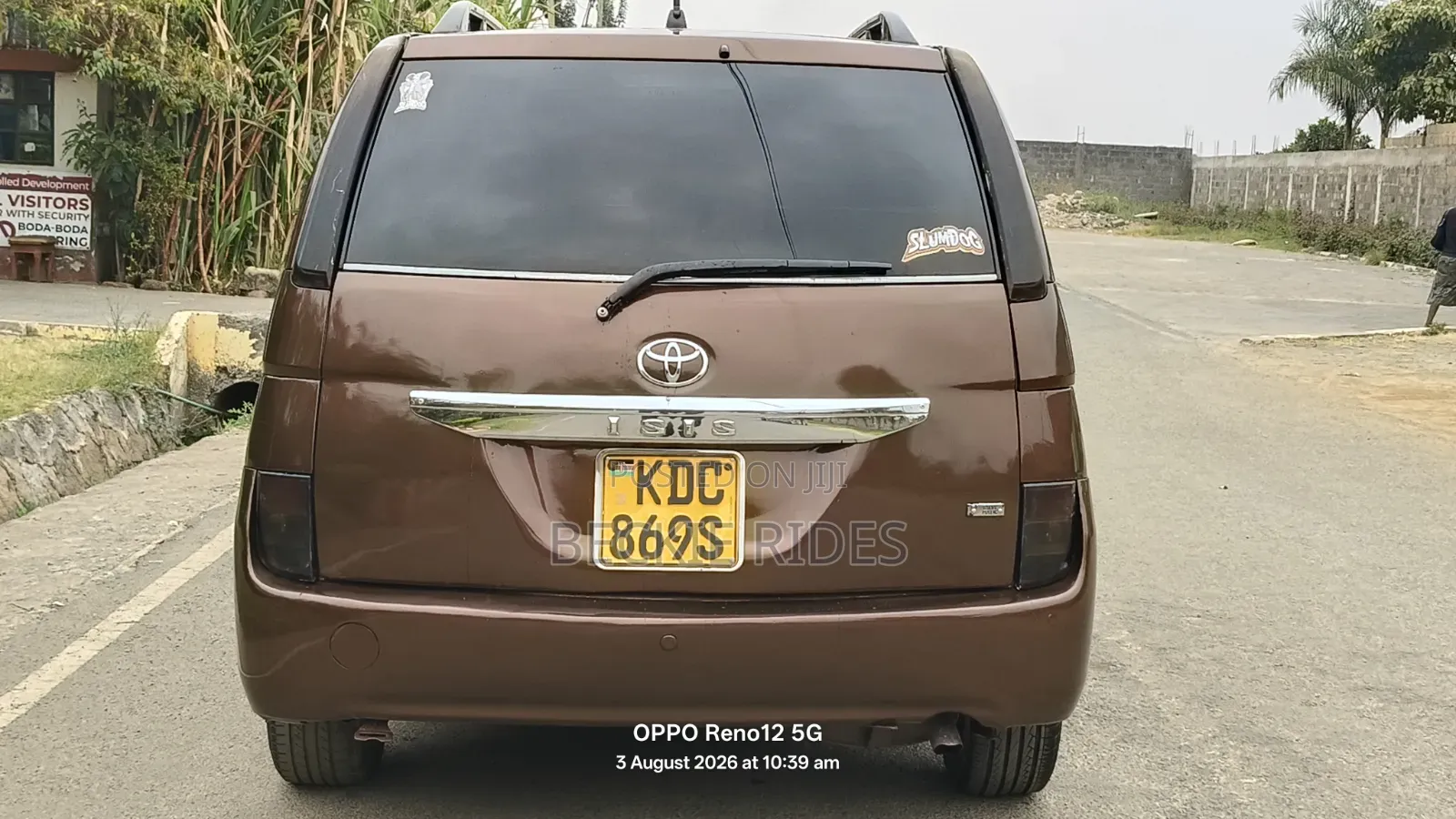 Toyota ISIS 2014 Brown