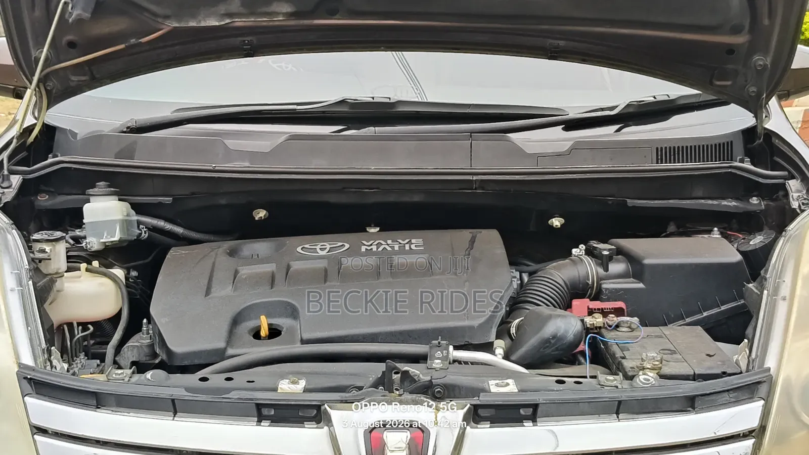 Toyota ISIS 2014 Brown