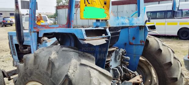 Tractor New Holland - thumbnail 2
