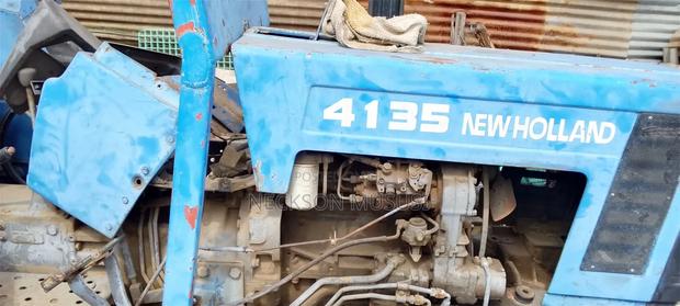 Tractor New Holland - thumbnail 5